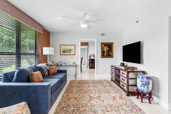 Boca Raton, FL 33433,7572 Regency Lake DR 301