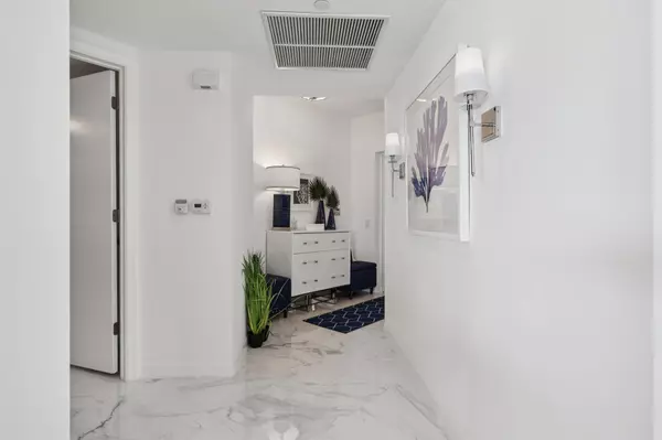 Riviera Beach, FL 33404,2640 Lake Shore DR 507