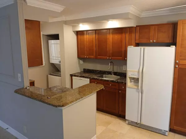 Deerfield Beach, FL 33441,522 Trace CIR 205