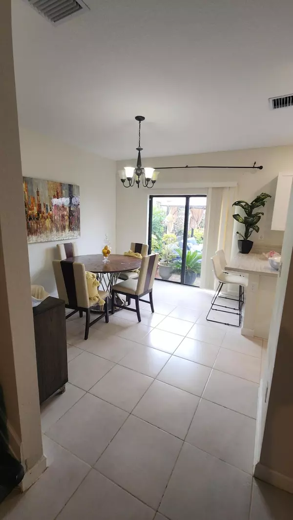 Davie, FL 33314,6002 Clydesdale CT