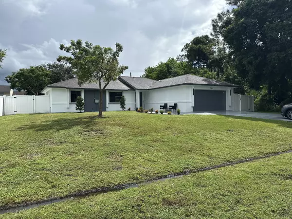 248 SE Fallon DR, Port Saint Lucie, FL 34983