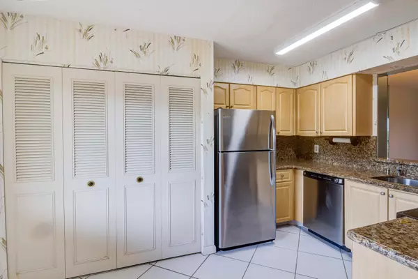 Delray Beach, FL 33446,14360 Strathmore LN 406