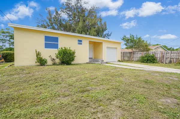 West Palm Beach, FL 33407,4301 Pinewood AVE