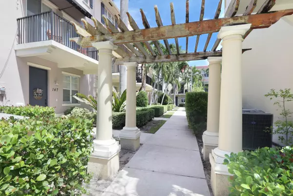 Jupiter, FL 33458,143 Greenwich CIR