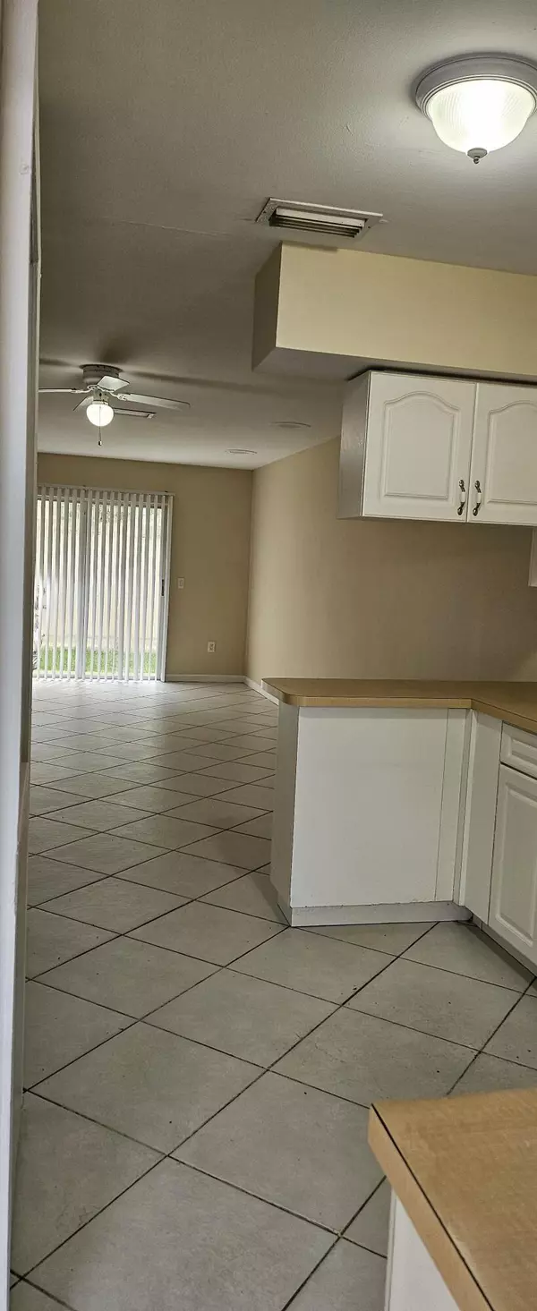 Palm Springs, FL 33461,1202 Summer ST 3074