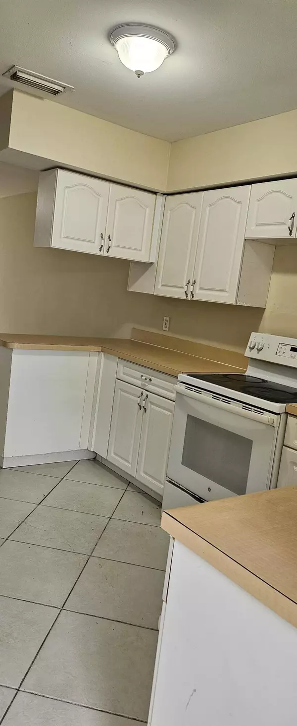 Palm Springs, FL 33461,1202 Summer ST 3074
