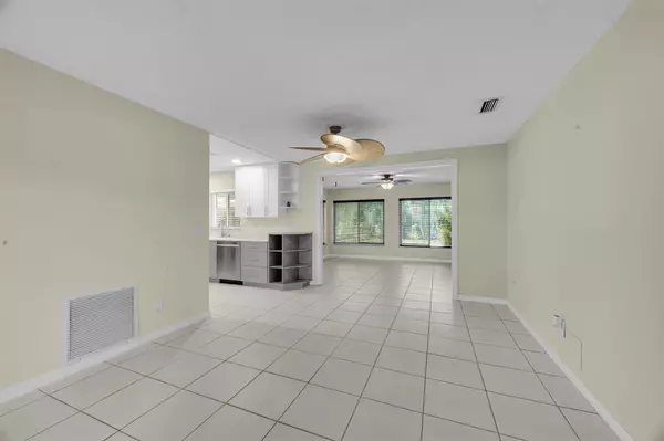 Port Saint Lucie, FL 34952,761 Cypress ST