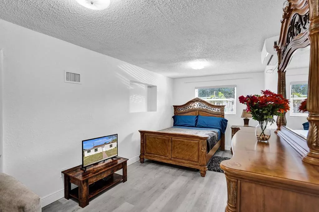 Miami, FL 33168,541 NW 107th ST Studio