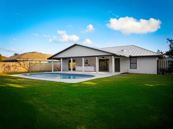 Port Saint Lucie, FL 34983,431 SE Volkerts TER