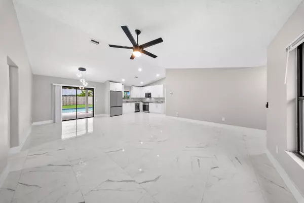 Port Saint Lucie, FL 34953,431 SE Volkerts TER
