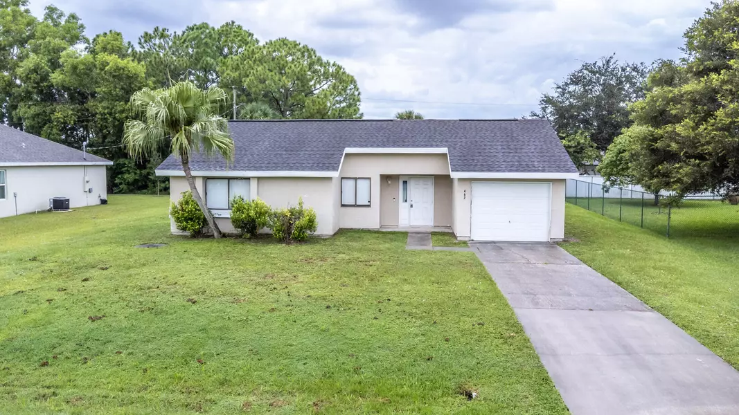 462 SW Peach ST, Port Saint Lucie, FL 34983
