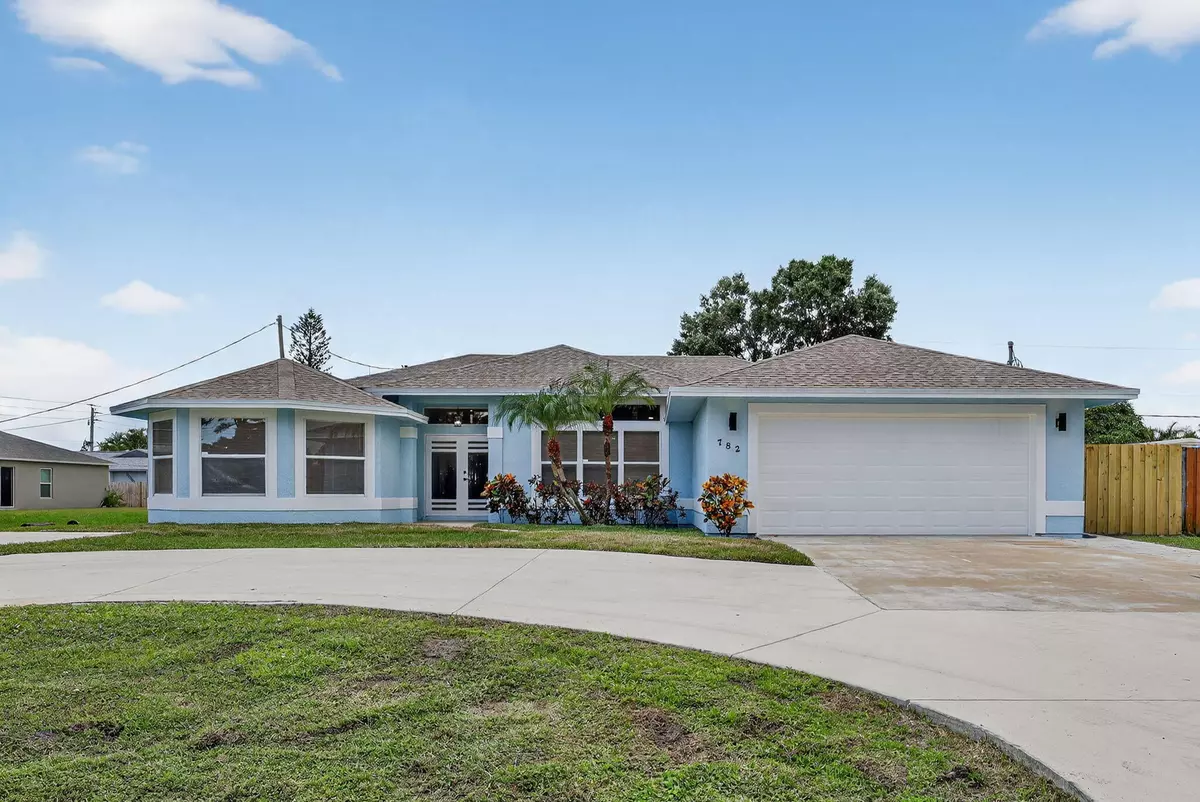 Port Saint Lucie, FL 34983,782 SE Breakwater AVE