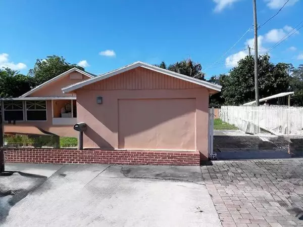 1017 W Lakewood RD, West Palm Beach, FL 33405