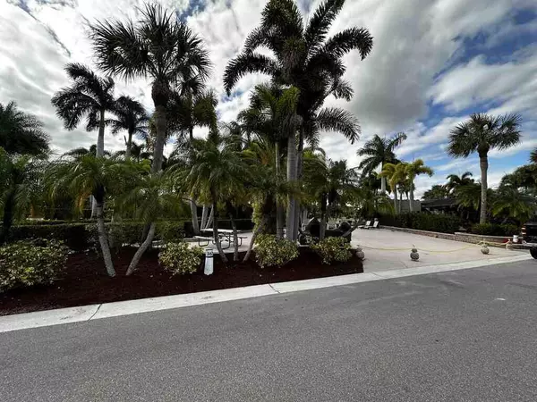 Port Saint Lucie, FL 34986,367 NW Foursome LN