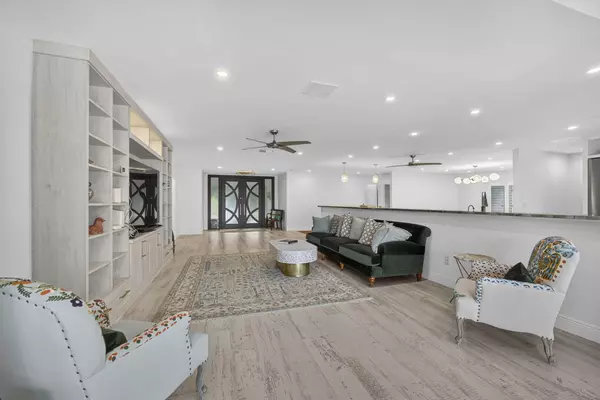 West Palm Beach, FL 33401,8 Woodbrook CIR