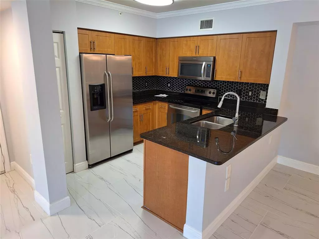 West Palm Beach, FL 33411,6492 Emerald Dunes DR 108