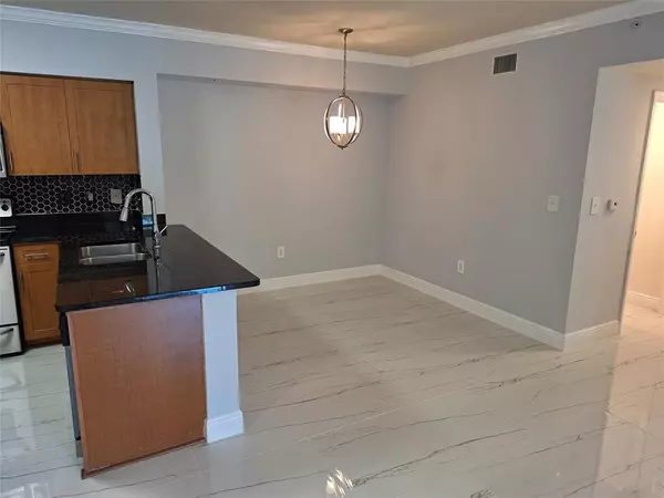 West Palm Beach, FL 33411,6492 Emerald Dunes DR 108