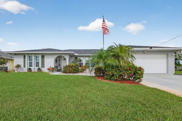2477 SW Chestnut LN, Port Saint Lucie, FL 34953
