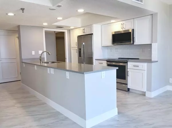 North Palm Beach, FL 33408,115 Lakeshore DR 746