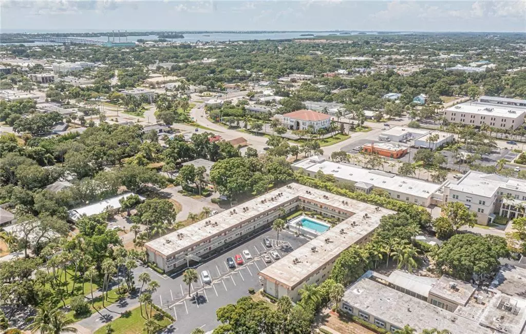 Vero Beach, FL 32960,923 22nd PL 217