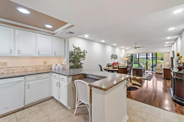 Stuart, FL 34996,175 SE Saint Lucie BLVD I213