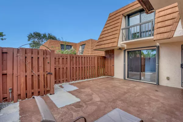 Jupiter, FL 33458,825 Center ST 14b