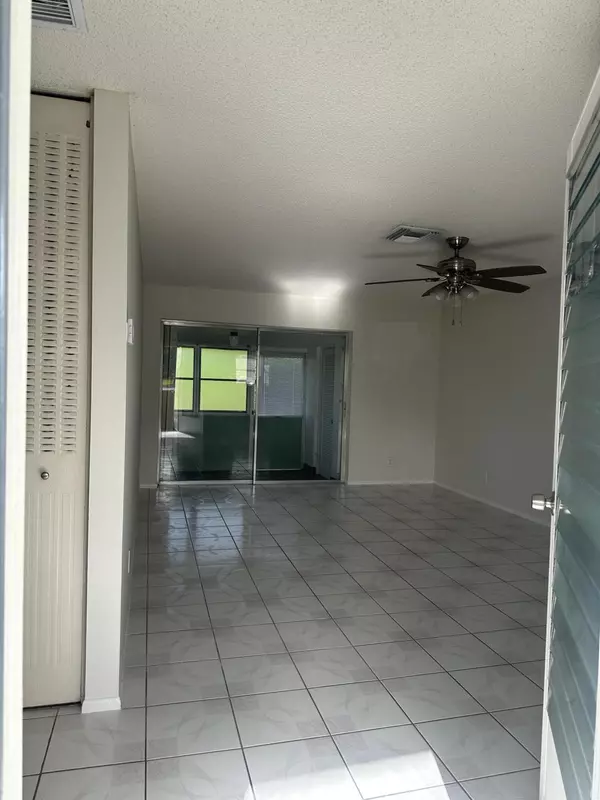 West Palm Beach, FL 33415,2911 W Ashley DR J