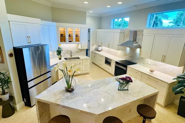 West Palm Beach, FL 33401,3710 Embassy DR