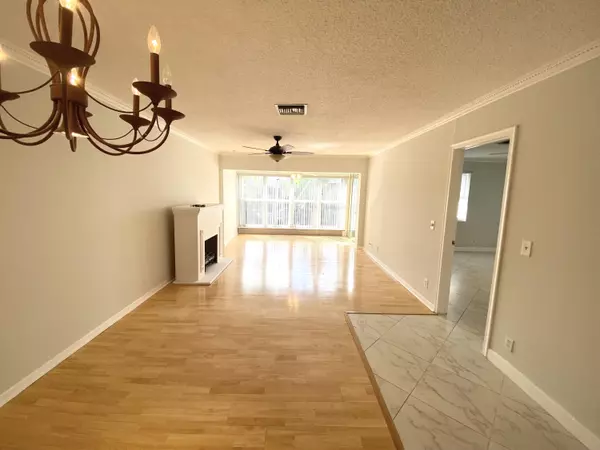 Delray Beach, FL 33445,2480 Juniper DR 204