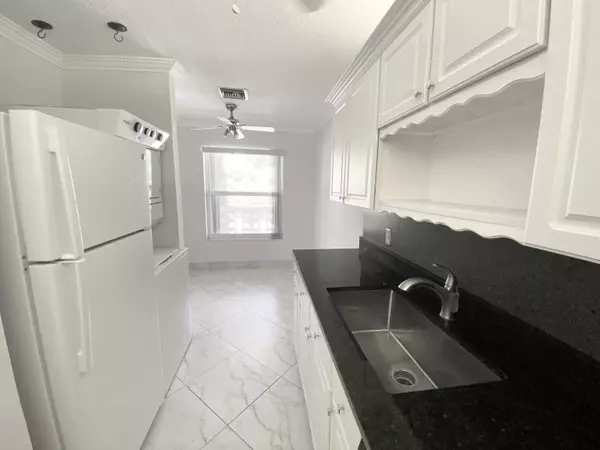 Delray Beach, FL 33445,2480 Juniper DR 204