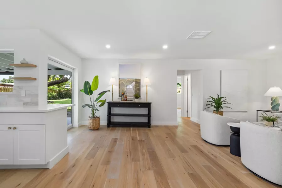 9733 S Daffodil CIR, Palm Beach Gardens, FL 33410