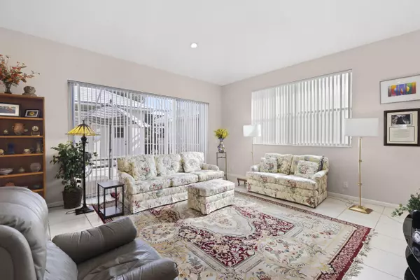 Palm Beach Gardens, FL 33418,292 E Canterbury DR