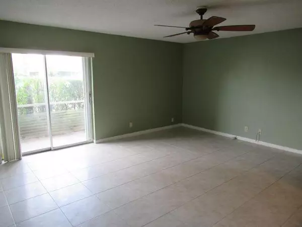 Boca Raton, FL 33428,22735 SW 66th AVE 105