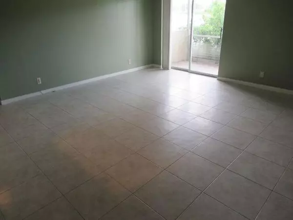 Boca Raton, FL 33428,22735 SW 66th AVE 105