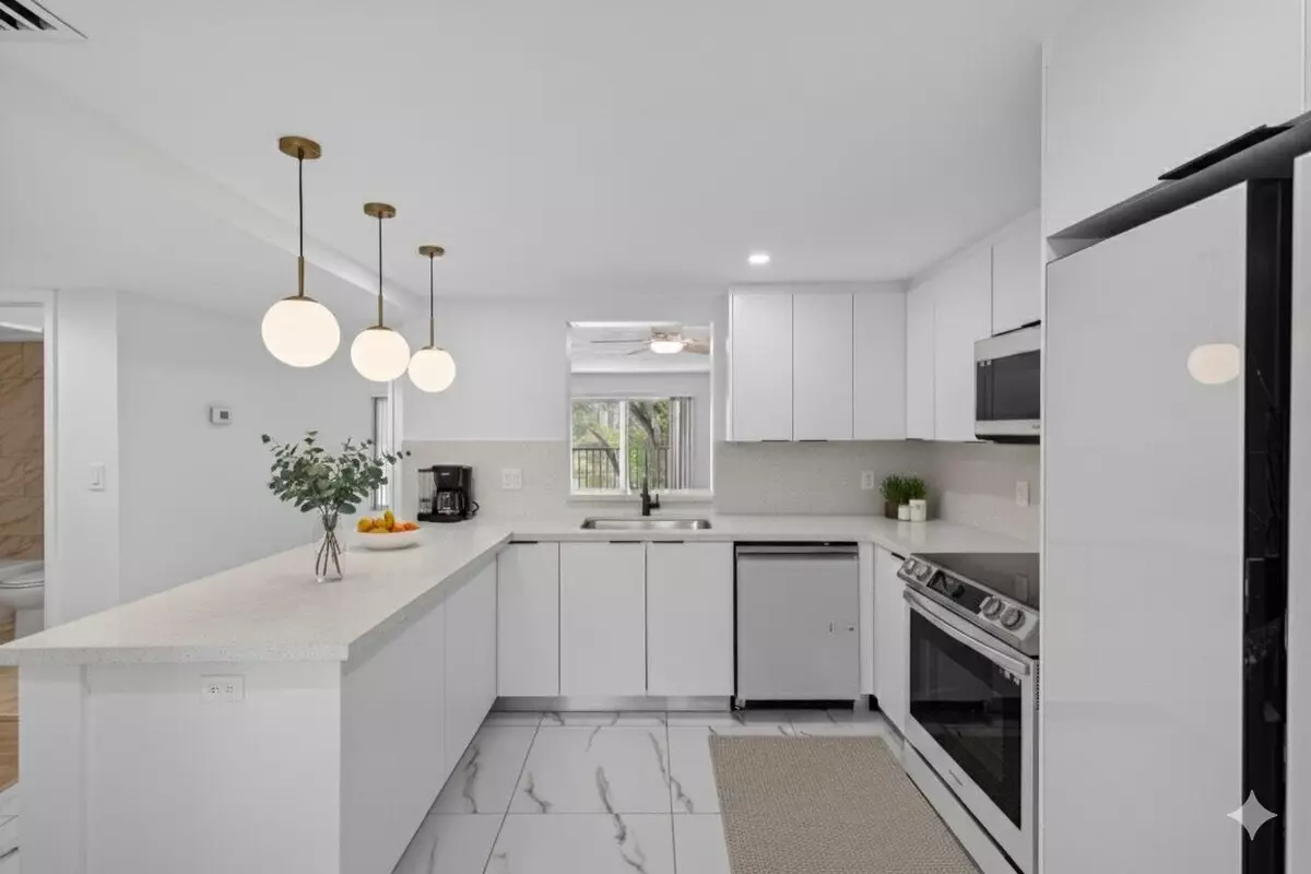 Delray Beach, FL 33446,14375 Strathmore LN 303