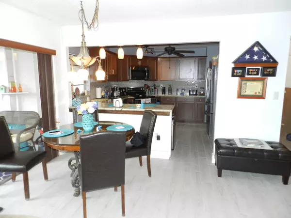 Royal Palm Beach, FL 33411,7 N Greenway  Village 103