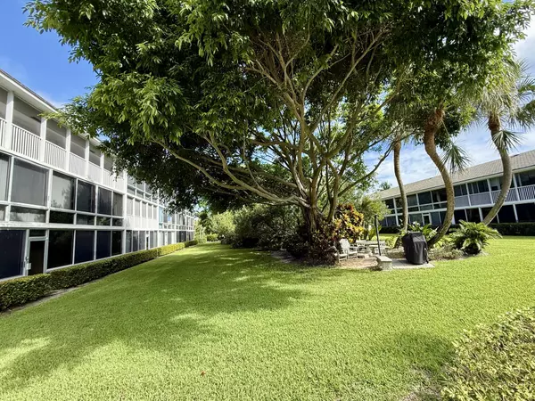 Juno Beach, FL 33408,50 Celestial WAY 305