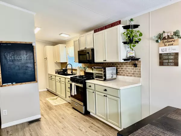 Okeechobee, FL 34974,8424 SE 59th DR