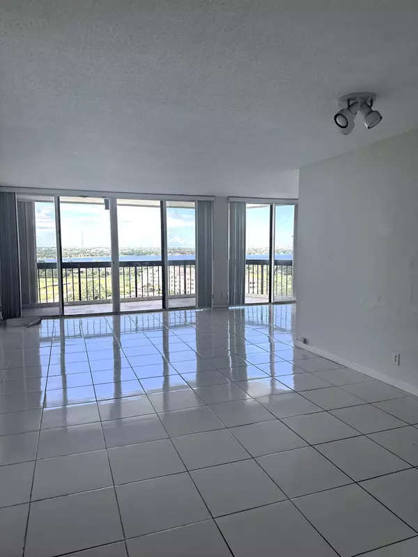 West Palm Beach, FL 33401,2425 Presidential WAY 1703