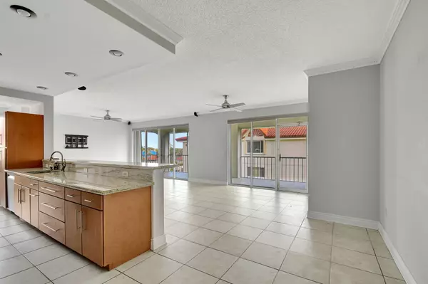Hypoluxo, FL 33462,107 Half Moon CIR A3