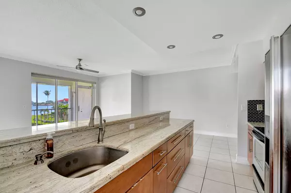 Hypoluxo, FL 33462,107 Half Moon CIR A3