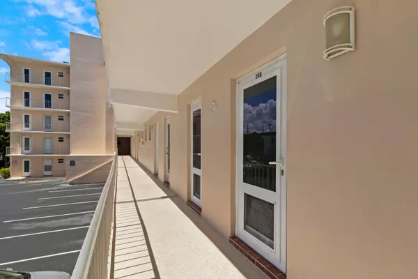 Lauderdale By The Sea, FL 33062,1481 S Ocean 208e