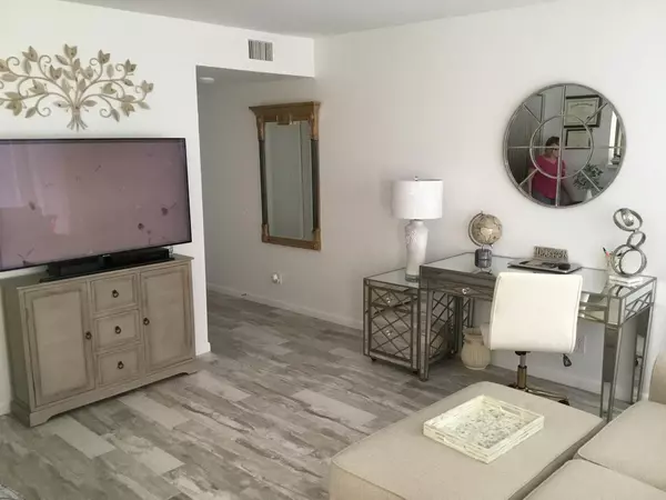 Boynton Beach, FL 33426,815 W Boynton Beach BLVD 3-103