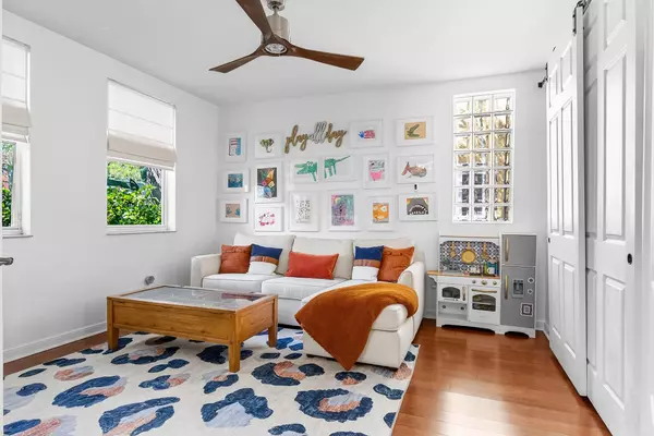 West Palm Beach, FL 33401,767 Millbrae CT 1