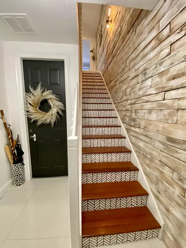 West Palm Beach, FL 33401,767 Millbrae CT 1