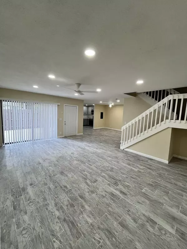 West Palm Beach, FL 33401,1917 N Congress AVE