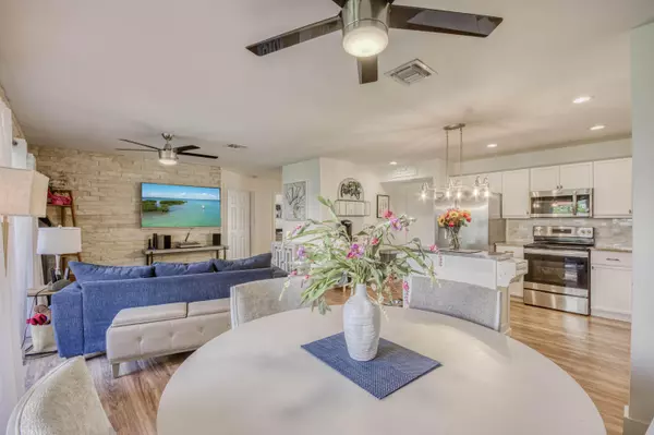 Palm Beach Gardens, FL 33418,24 W Lexington LN B