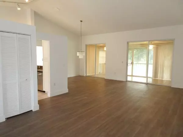 Boynton Beach, FL 33437,9637 Shadybrook DR 201