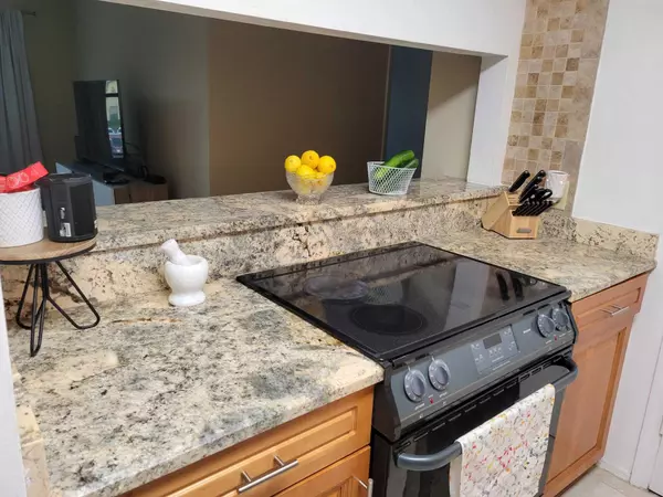 Boynton Beach, FL 33426,2311 N Congress AVE 25