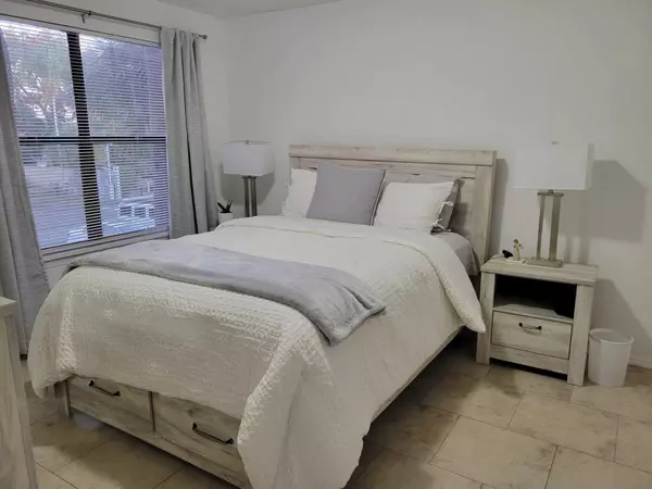 Boynton Beach, FL 33426,2311 N Congress AVE 25